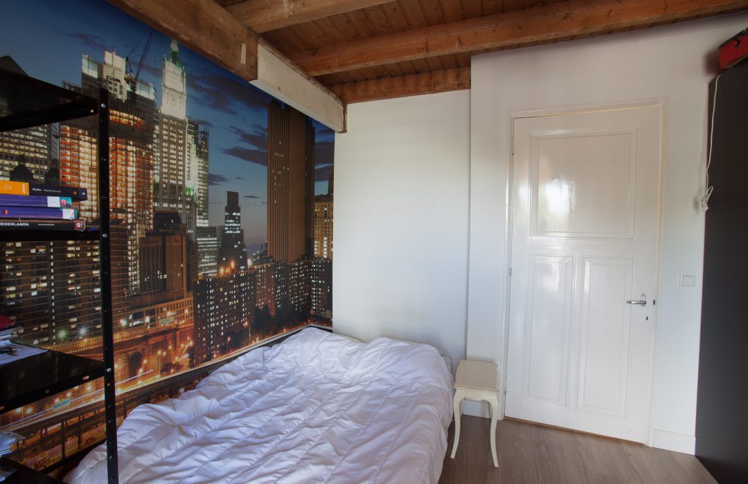 A teenage room with New York photo wallpaper